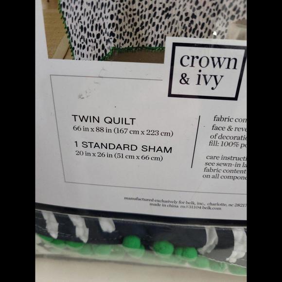 PRICE DROP! NEW Crown and ivy reversible twin quilt set - Picture 3 of 11